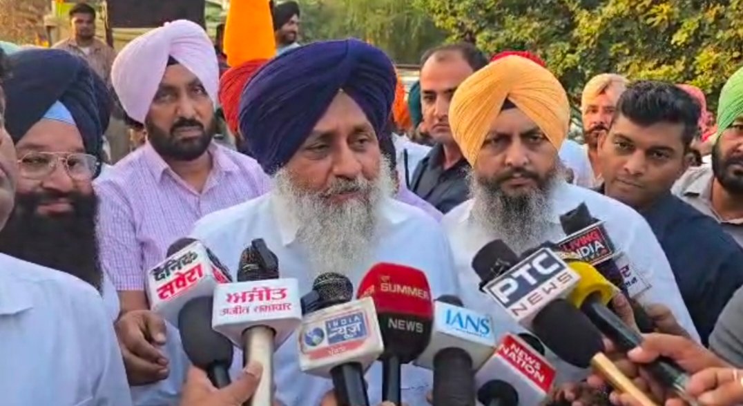 ਮੌਜੂਦਾ ਹਕੂਮਤ ਨੇ ਲੋਕਤੰਤਰ ਨੂੰ ਮਜ਼ਾਕ ਬਣਾਕੇ ਰੱਖ ਦਿੱਤਾ ਹੈ-ਬਾਦਲ