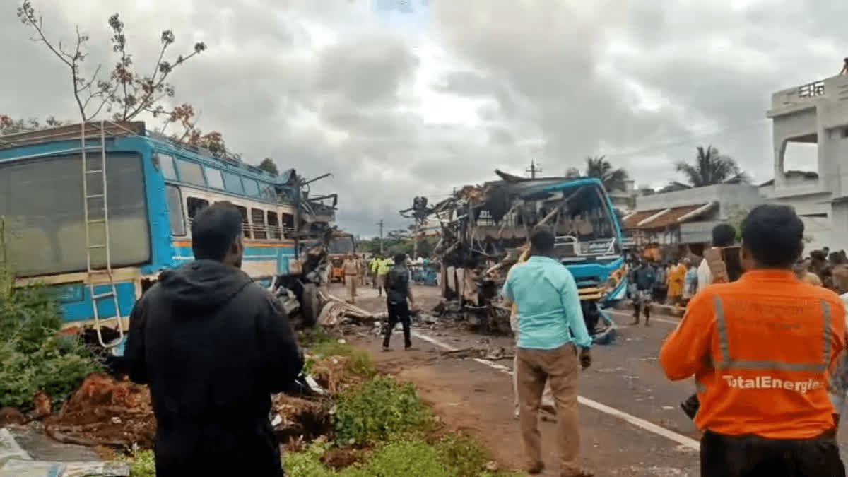 ਦੋ ਬੱਸਾਂ ਦੀ ਆਹਮੋ ਸਾਹਮਣੇ ਭਿਆਨਕ ਟੱਕਰ, 6 ਮੌਤਾਂ, 30 ਤੋਂ ਵੱਧ ਜ਼ਖ਼ਮੀ