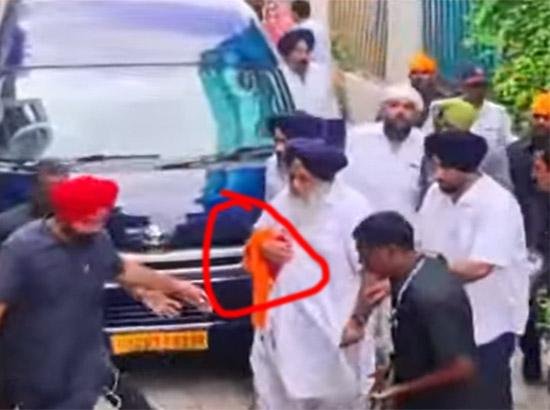ਸੁਖਬੀਰ ਬਾਦਲ ’ਤੇ ਨਾਂਦੇੜ ਵਿੱਚ ਹਮਲੇ ਦੀ ਕੋਸ਼ਿਸ਼, ਸੁਰੱਖਿਆ ਕਰਮਚਾਰੀ ਨੇ ਹਮਲਾਵਰ ਨੂੰ ਮੌਕੇ ’ਤੇ ਦਬੋਚਿਆ